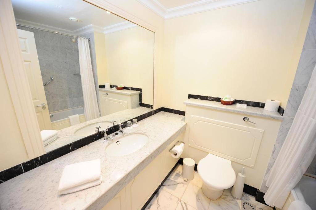 Butler Arms Hotel ووترفيل المظهر الخارجي الصورة